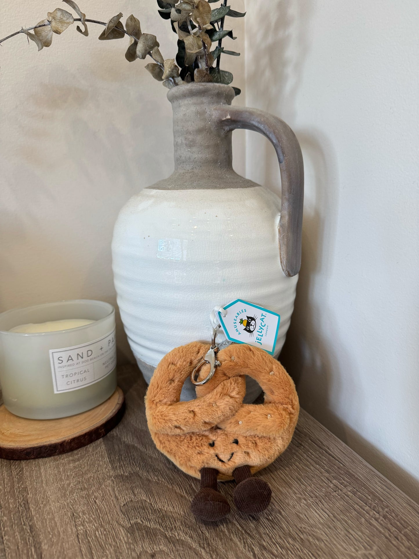 全新Jellycat正品|趣味蝴蝶椒鹽餅/蝴蝶餅扭結 吊飾 鑰匙圈Amuseable Pretzel Bag Charm