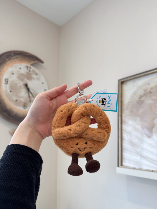 全新Jellycat正品|趣味蝴蝶椒鹽餅/蝴蝶餅扭結 吊飾 鑰匙圈Amuseable Pretzel Bag Charm